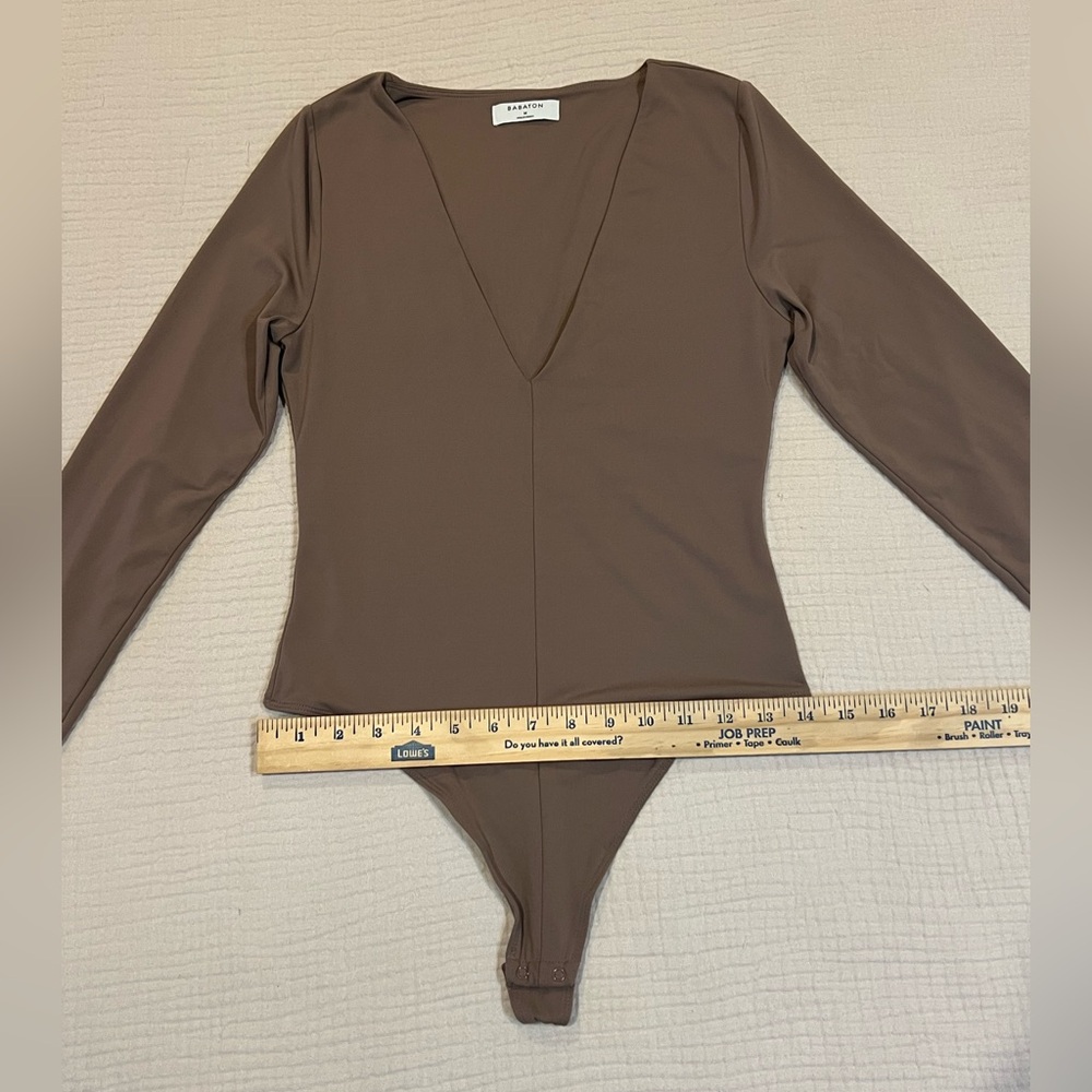 Aritzia Babaton Contour V-Neck Long Sleeve Bodysuit Deep Brown Size Medium - Picture 12 of 14